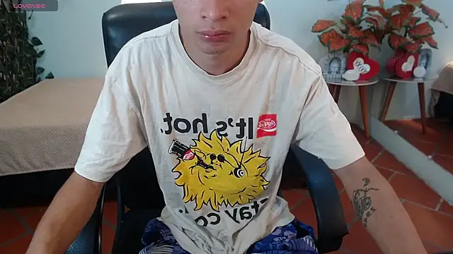 LucassSmith11 online show from December 2025 01:23:01 PM