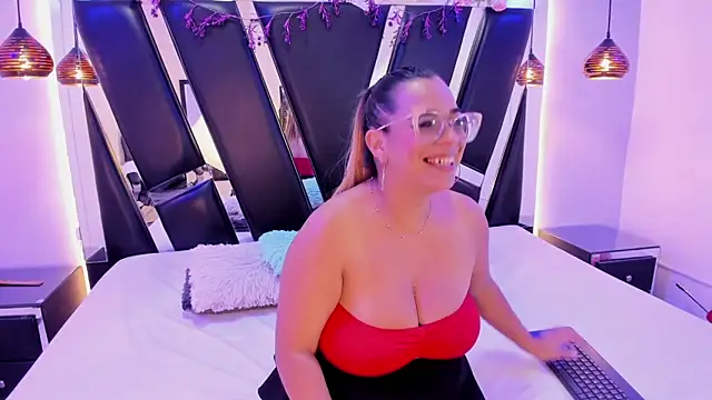 MHONIKBELUCCI online show from April 2026 11:11:01 PM