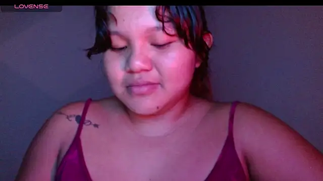 Snapshot of Yourgirl-thaly20 chatting on December 2025 06:25:02 AM Yourgirl-thaly20 online show from December 2025 06:25:02 AM