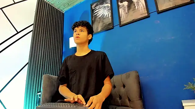 Sky Rivers online show from December 2025 03:09:01 AM