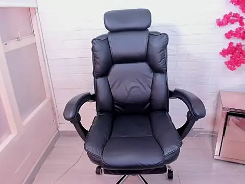 Snapshot of Brianna_Cute chatting on December 2025 01:13:02 PM Brianna Cute online show from December 2025 01:13:02 PM