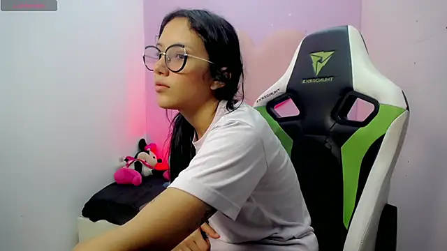 Mishell hot  online show from December 2025 08:30:01 PM