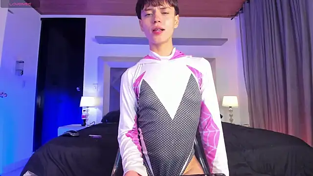 Brenda Tina online show from December 2025 08:14:01 PM