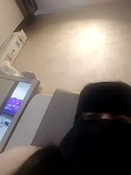 lolotheone online show from April 2026 07:59:01 PM