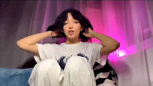 Snapshot of Raylli_Jorden chatting on December 2025 04:19:01 PM Raylli Jorden online show from December 2025 04:19:01 PM