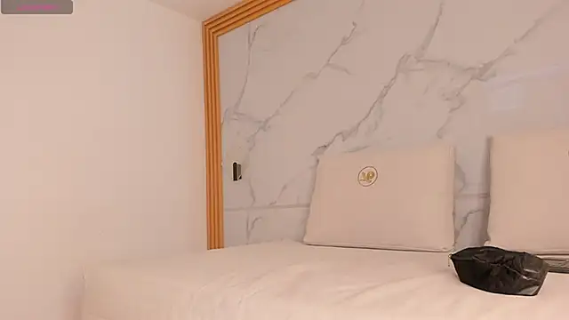 ayla velt online show from April 2026 07:40:02 PM