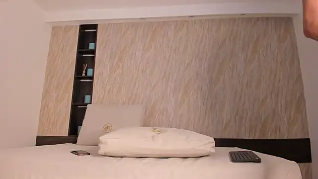 ayla velt online show from February 2026 07:43:01 PM