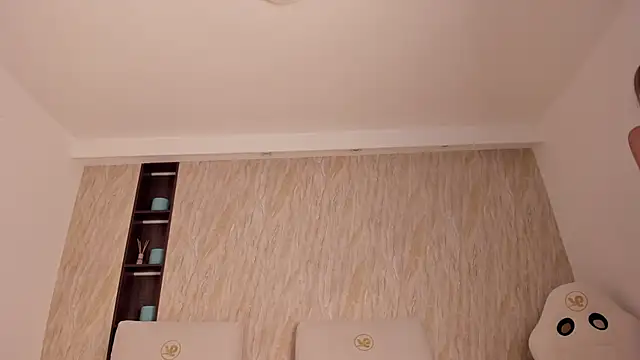 ayla velt online show from March 2026 08:00:02 PM