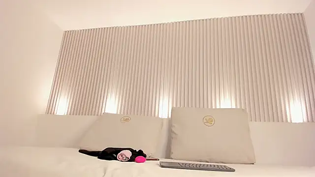 ayla velt online show from April 2026 08:59:02 PM