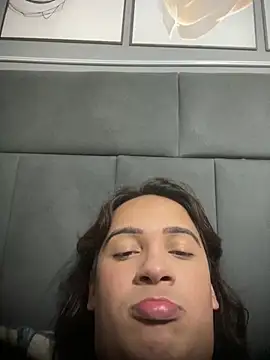 larysinha online show from May 2026 03:15:01 AM