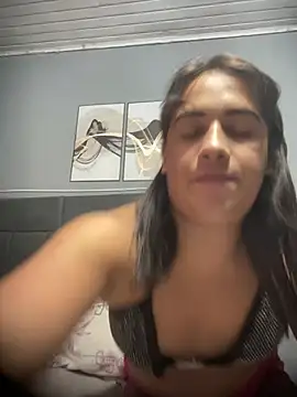 larysinha online show from April 2026 06:36:01 PM