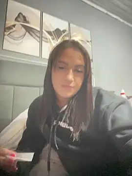larysinha online show from June 2026 10:36:01 PM