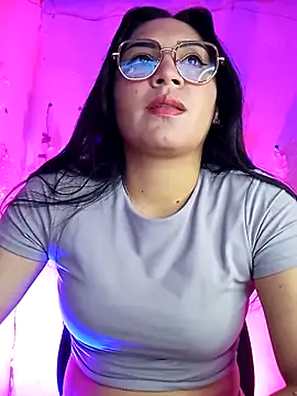 Emy cutee online show from February 2026 01:11:02 PM