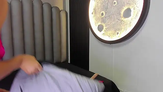 sarah cleir online show from December 2025 01:46:01 PM