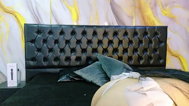 MilaDeRoux online show from March 2026 05:20:01 AM