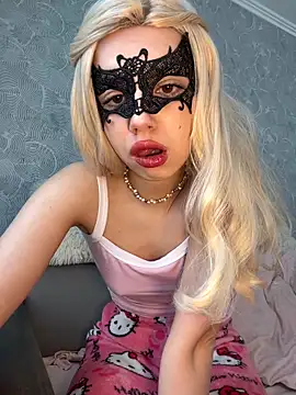 s4rah online show from April 2026 10:22:01 AM