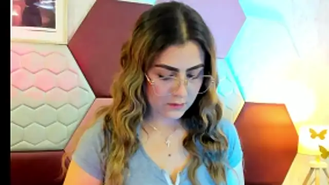 AriaRous online show from April 2026 04:33:01 PM