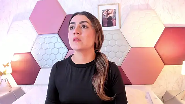 AriaRous online show from April 2026 04:08:01 PM