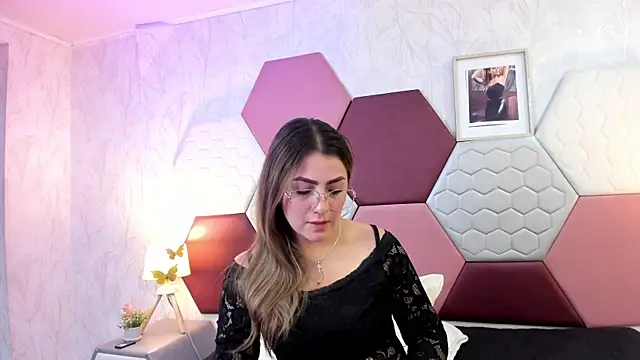 AriaRous online show from April 2026 04:30:01 PM