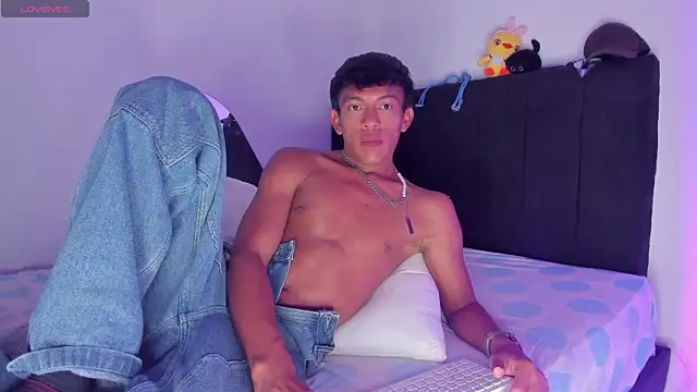 santinaughty online show from April 2026 12:34:01 AM