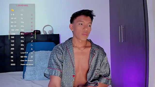 santinaughty online show from February 2026 05:57:01 PM