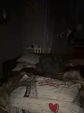 Snapshot of Lola_kiss_me chatting on November 2025 08:31:02 PM Lola kiss me online show from November 2025 08:31:02 PM