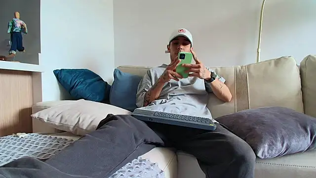 Snapshot of liorvante chatting on February 2026 07:03:02 PM liorvante online show from February 2026 07:03:02 PM