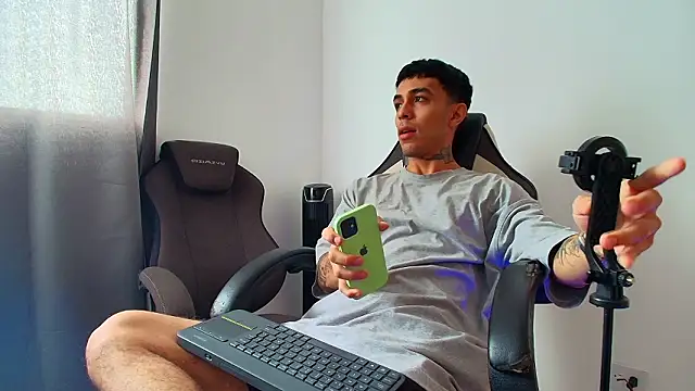 Snapshot of liorvante chatting on February 2026 04:05:02 PM liorvante online show from February 2026 04:05:02 PM