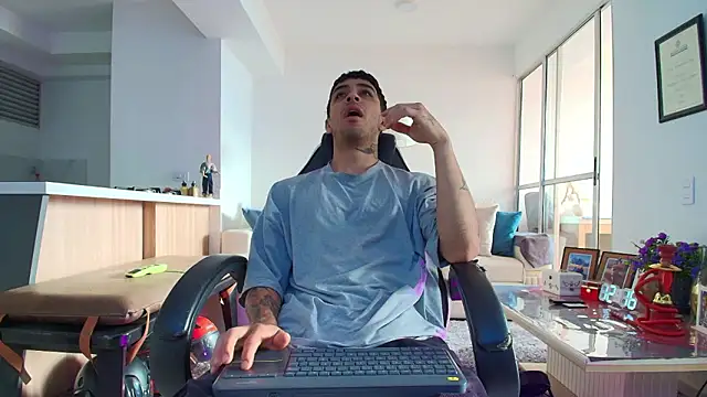 Snapshot of liorvante chatting on February 2026 01:44:02 PM liorvante online show from February 2026 01:44:02 PM