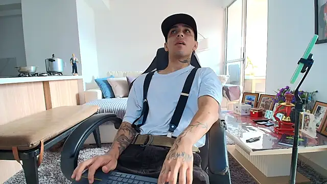 Snapshot of liorvante chatting on February 2026 03:10:02 PM liorvante online show from February 2026 03:10:02 PM