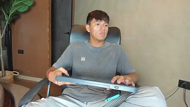 Snapshot of isaac_grimm chatting on February 2026 03:35:02 AM isaac grimm online show from February 2026 03:35:02 AM