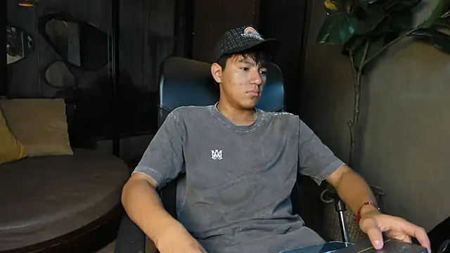 Snapshot of isaac_grimm chatting on February 2026 03:29:02 AM isaac grimm online show from February 2026 03:29:02 AM