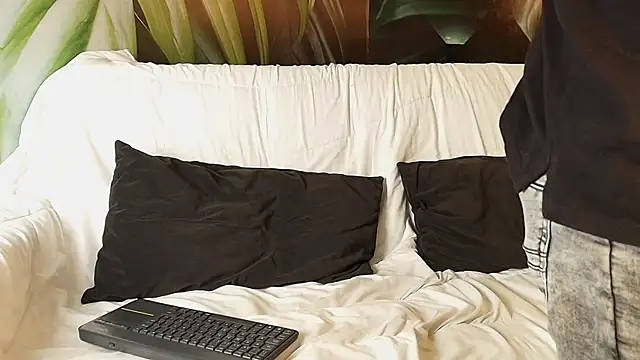 Snapshot of isaac_grimm chatting on January 2026 03:32:01 AM isaac grimm online show from January 2026 03:32:01 AM