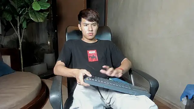 Snapshot of isaac_grimm chatting on February 2026 03:04:02 AM isaac grimm online show from February 2026 03:04:02 AM