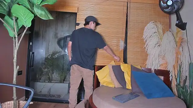 isaac grimm online show from April 2026 02:46:01 AM