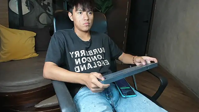 Snapshot of isaac_grimm chatting on February 2026 03:07:02 AM isaac grimm online show from February 2026 03:07:02 AM