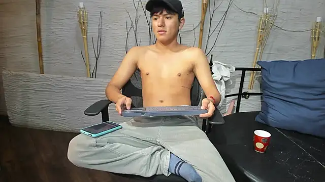 Snapshot of isaac_grimm chatting on February 2026 06:22:01 AM isaac grimm online show from February 2026 06:22:01 AM