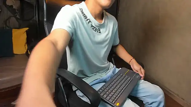 Snapshot of isaac_grimm chatting on February 2026 03:08:01 AM isaac grimm online show from February 2026 03:08:01 AM