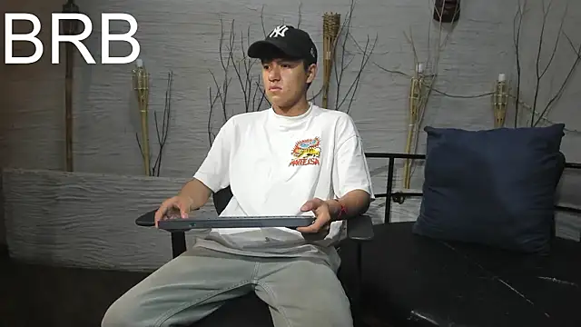 Snapshot of isaac_grimm chatting on February 2026 03:15:01 AM isaac grimm online show from February 2026 03:15:01 AM