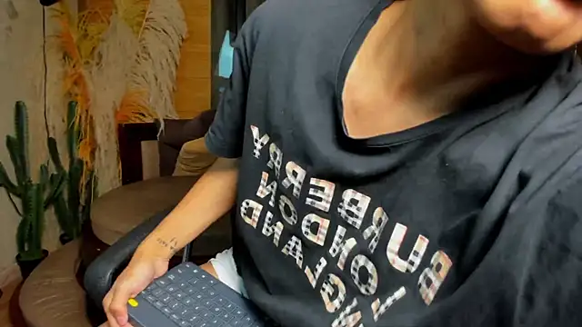 Snapshot of isaac_grimm chatting on February 2026 03:07:01 AM isaac grimm online show from February 2026 03:07:01 AM