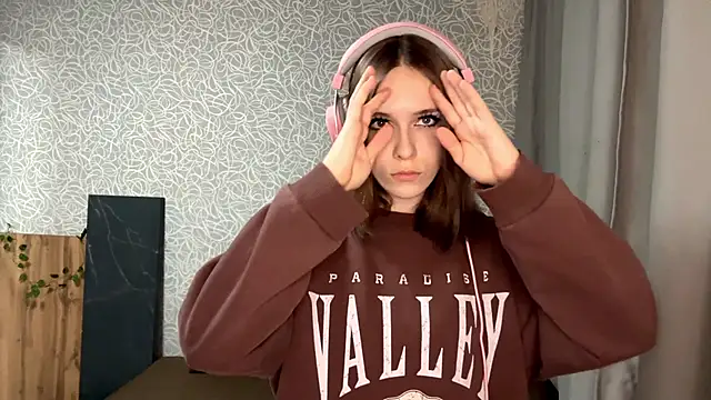 Snapshot of EvaLoveer chatting on December 2025 11:11:01 AM EvaLoveer online show from December 2025 11:11:01 AM