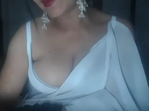 Hotronita123 online show from March 2026 05:41:02 PM