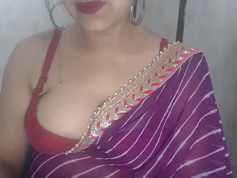 Hotronita123 online show from May 2026 05:43:02 PM