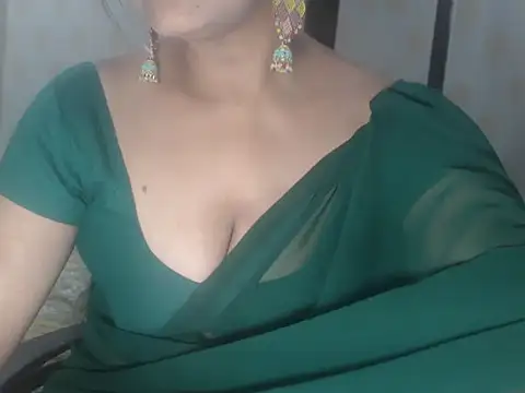 Hotronita123 online show from June 2026 05:28:02 PM