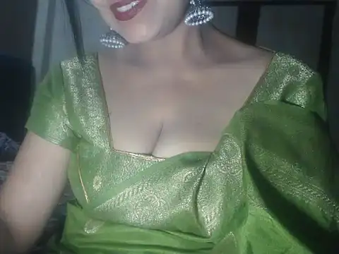 Hotronita123 online show from April 2026 05:58:02 PM