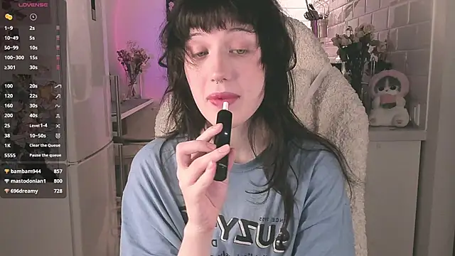 MePretty online show from March 2025 10:09:02 PM