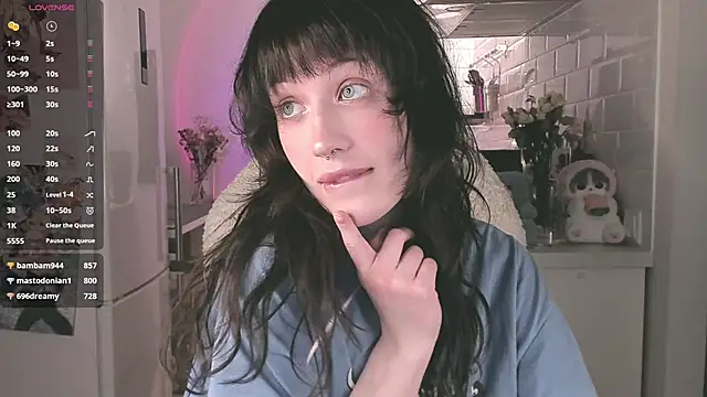 MePretty online show from March 2025 11:56:01 PM