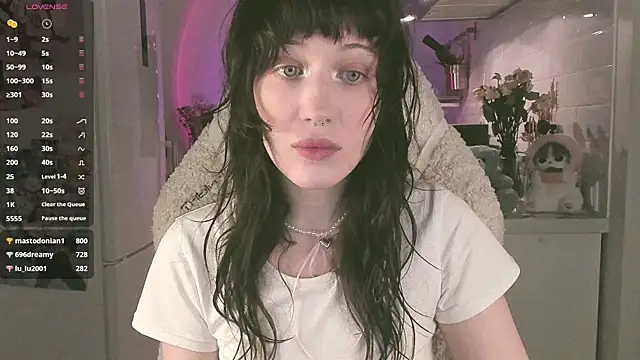 MePretty online show from March 2025 08:40:02 PM