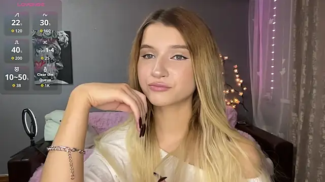 VikkiWittel online show from December 2025 04:33:01 PM