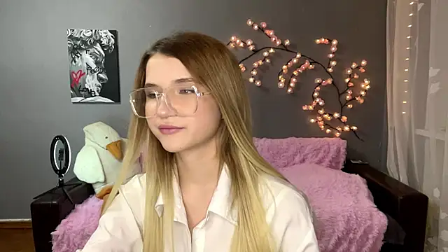 VikkiWittel online show from December 2025 04:12:02 PM